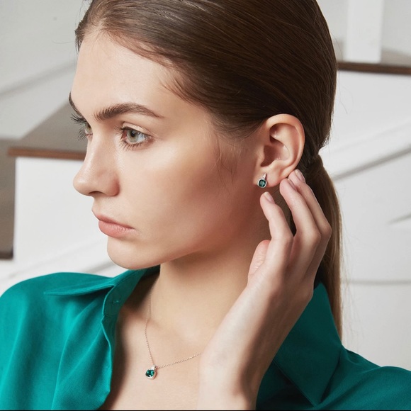 New 925 Green Emerald Stud Earrings - Picture 5 of 7